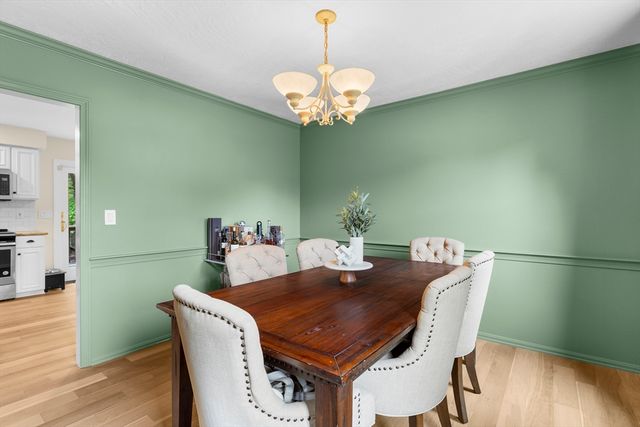 42 Brookside Dr, Uxbridge, MA 01569