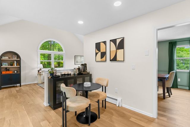 42 Brookside Dr, Uxbridge, MA 01569