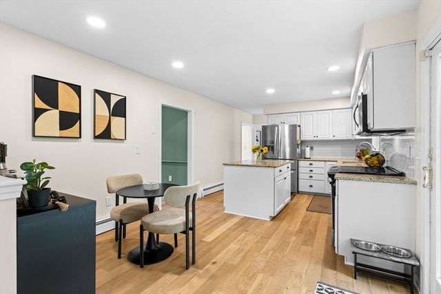 42 Brookside Dr, Uxbridge, MA 01569