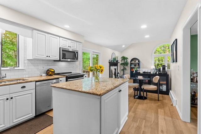 42 Brookside Dr, Uxbridge, MA 01569