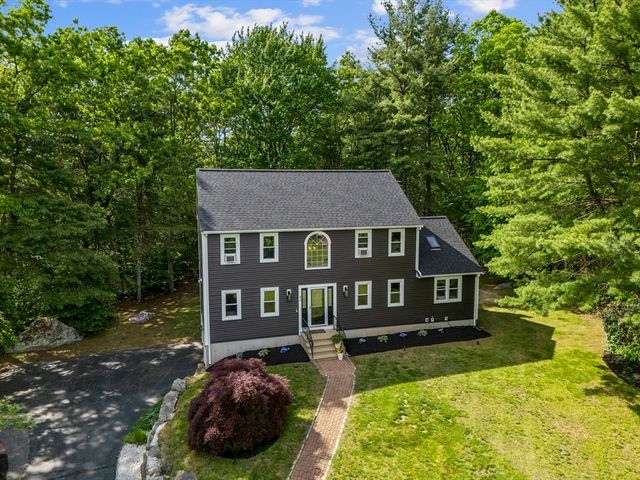 42 Brookside Dr, Uxbridge, MA 01569
