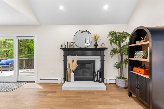 42 Brookside Dr, Uxbridge, MA 01569