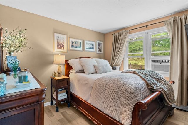 42 Brookside Dr, Uxbridge, MA 01569