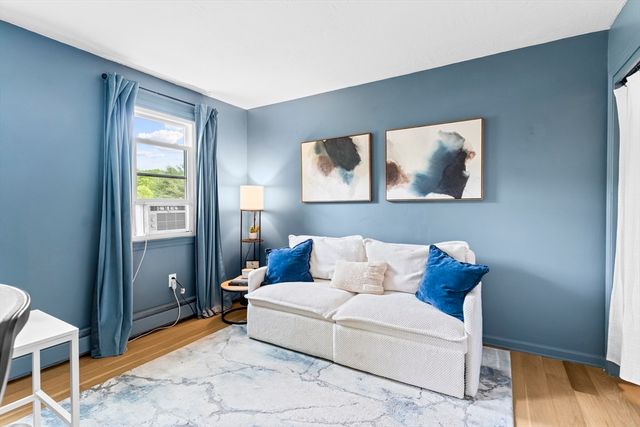 42 Brookside Dr, Uxbridge, MA 01569