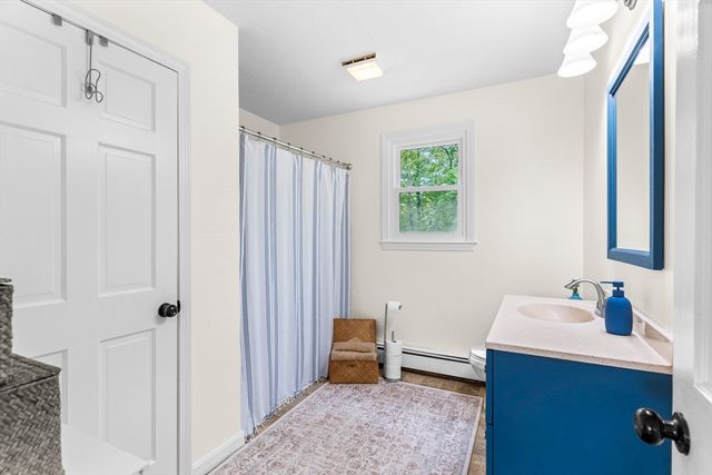 42 Brookside Dr, Uxbridge, MA 01569