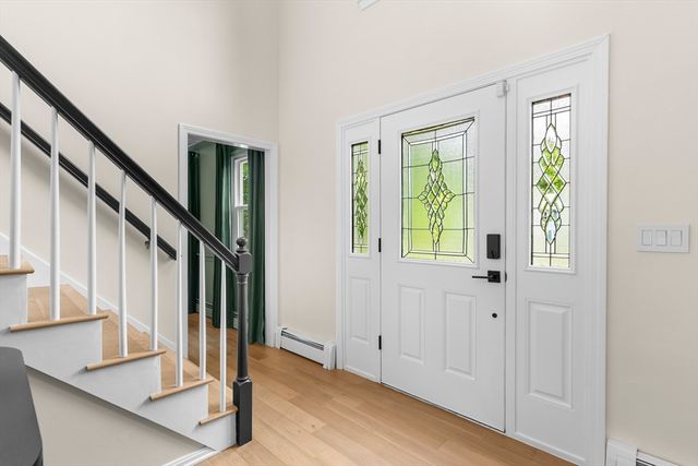 42 Brookside Dr, Uxbridge, MA 01569