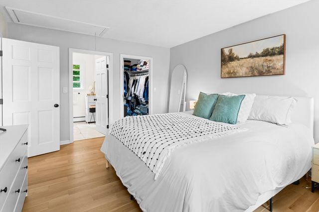 42 Brookside Dr, Uxbridge, MA 01569
