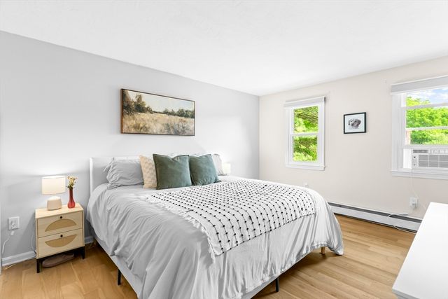 42 Brookside Dr, Uxbridge, MA 01569