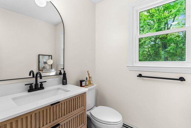 42 Brookside Dr, Uxbridge, MA 01569
