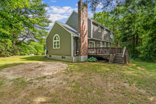 42 Brookside Dr, Uxbridge, MA 01569