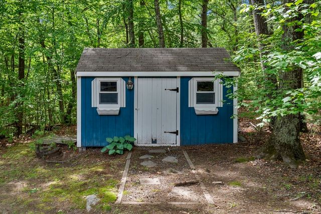 42 Brookside Dr, Uxbridge, MA 01569