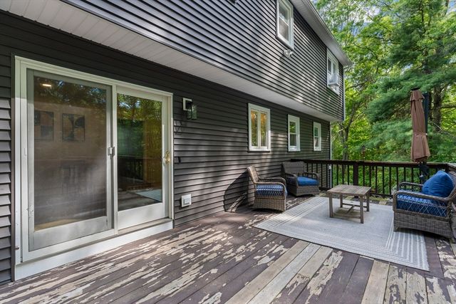 42 Brookside Dr, Uxbridge, MA 01569