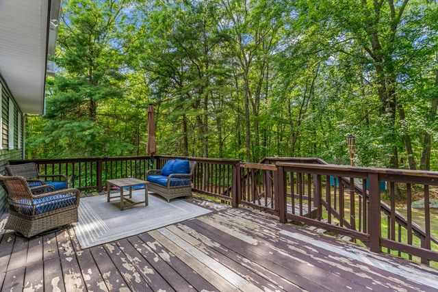 42 Brookside Dr, Uxbridge, MA 01569