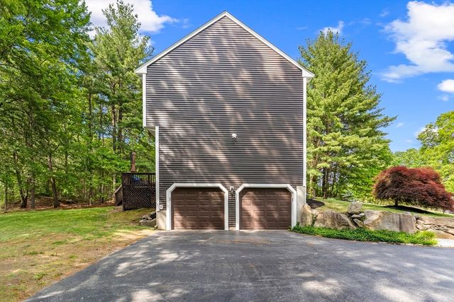 42 Brookside Dr, Uxbridge, MA 01569