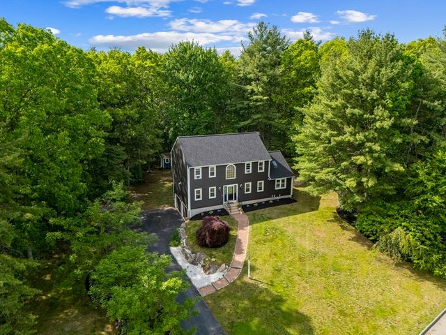 42 Brookside Dr, Uxbridge, MA 01569