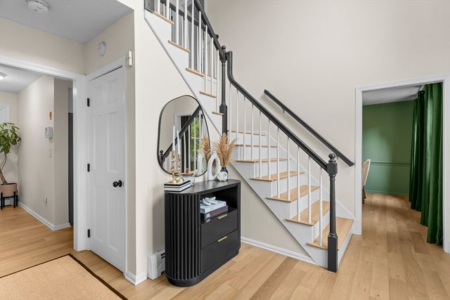 42 Brookside Dr, Uxbridge, MA 01569