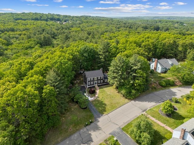 42 Brookside Dr, Uxbridge, MA 01569