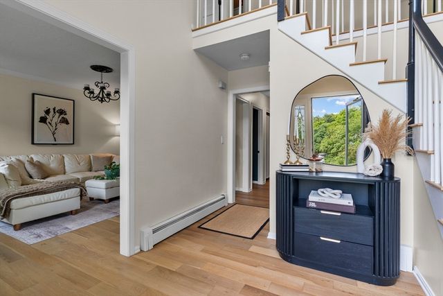42 Brookside Dr, Uxbridge, MA 01569