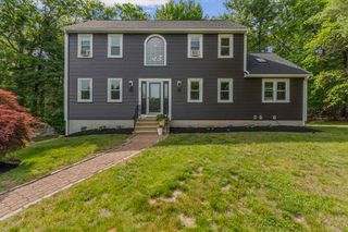 42 Brookside Dr, Uxbridge, MA 01569