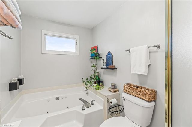 223 Ivy Circle, Advance, NC 27006