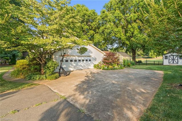 223 Ivy Circle, Advance, NC 27006