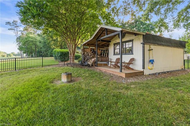 223 Ivy Circle, Advance, NC 27006
