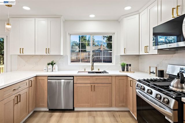 321 Semillon Cir, Clayton, CA 94517