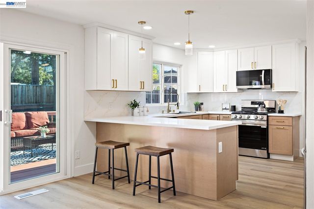 321 Semillon Cir, Clayton, CA 94517