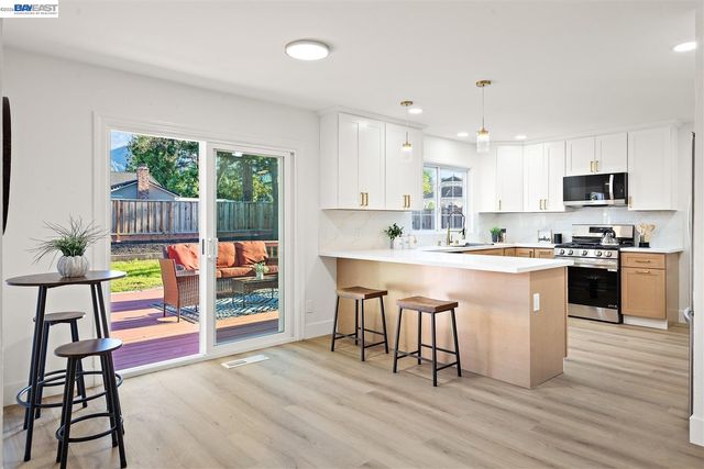 321 Semillon Cir, Clayton, CA 94517