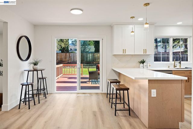 321 Semillon Cir, Clayton, CA 94517