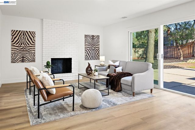 321 Semillon Cir, Clayton, CA 94517