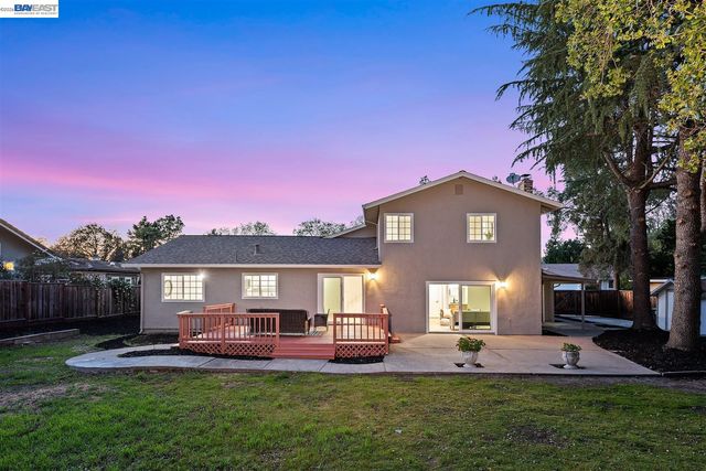 321 Semillon Cir, Clayton, CA 94517