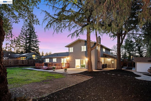 321 Semillon Cir, Clayton, CA 94517