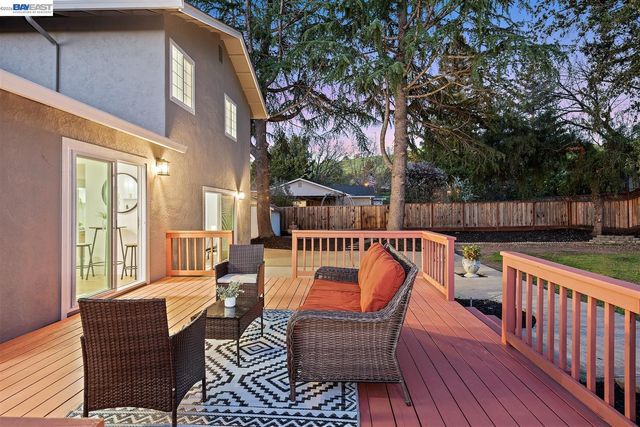 321 Semillon Cir, Clayton, CA 94517