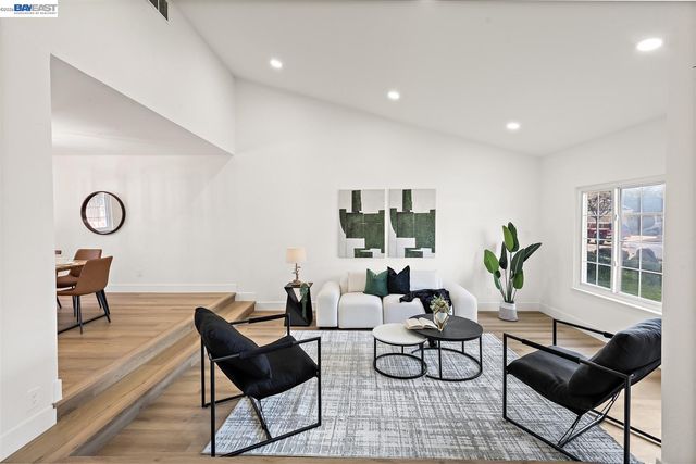 321 Semillon Cir, Clayton, CA 94517