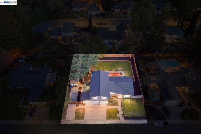 321 Semillon Cir, Clayton, CA 94517