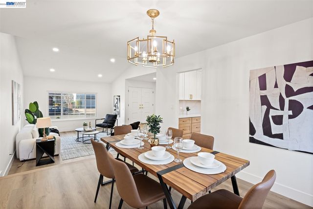 321 Semillon Cir, Clayton, CA 94517