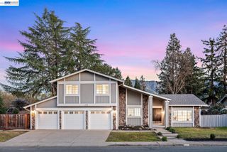 321 Semillon Cir, Clayton, CA 94517