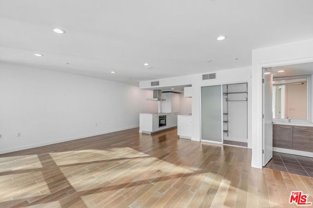 901 S Flower Street 401, Los Angeles, CA 90015