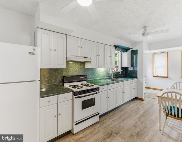 531 CHURCH RD, Sewell, NJ 08080