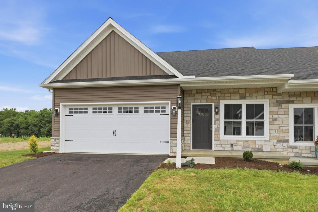 234 PILGRIM DR, Lancaster, PA 17603