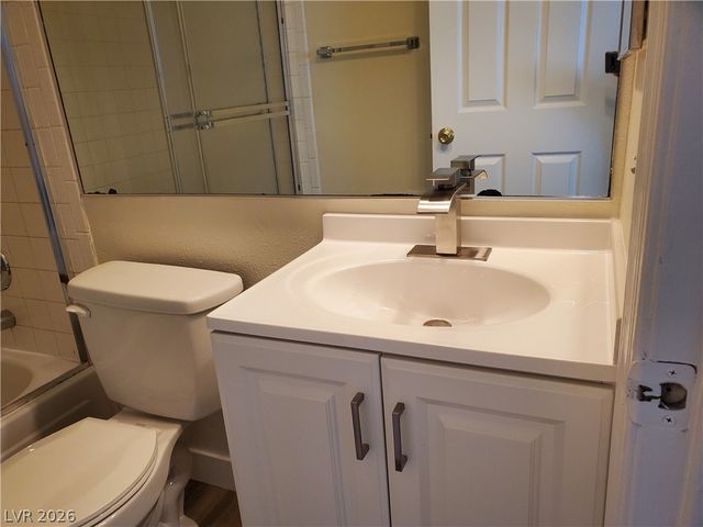 2140 Chertsey Drive B, Las Vegas, NV 89108