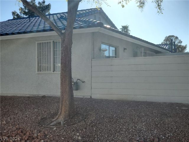 2140 Chertsey Drive B, Las Vegas, NV 89108