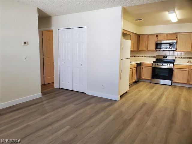 2140 Chertsey Drive B, Las Vegas, NV 89108