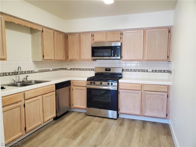 2140 Chertsey Drive B, Las Vegas, NV 89108