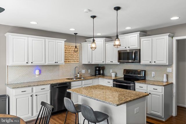4810 QUEENSBURY CIR, Fredericksburg, VA 22408