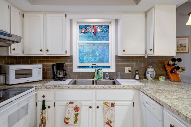 7177 Cherrywood Court, Traverse City, MI 49686