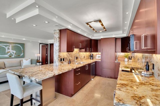 1760 Avenida del mundo 406, Coronado, CA 92118