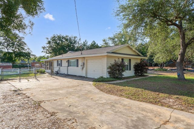 2019 Casa De Oro Street, Navarre, FL 32566