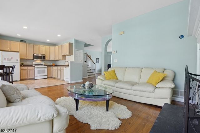 62 Rolling Views Dr, Woodland Park, NJ 07424